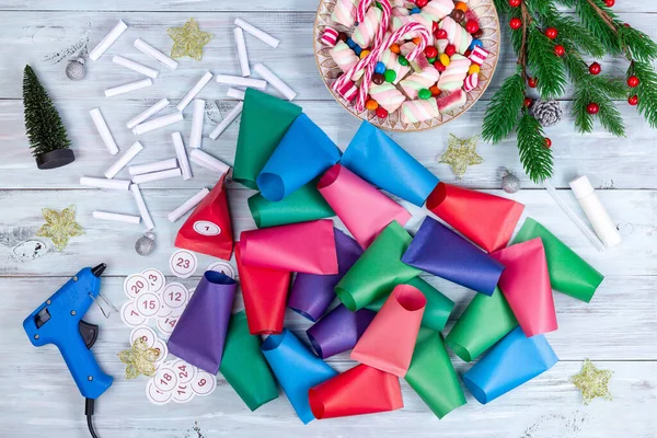 Passo a passo tutorial 15, fazendo calendário de advento de Natal com doces e atividades para crianças, DIY — Fotografia de Stock