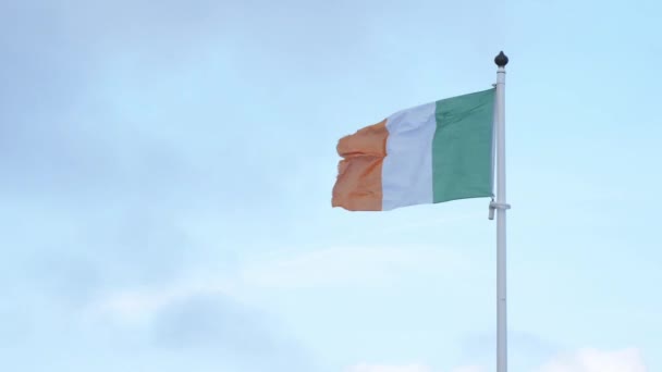 National Flag Republic Ireland Waving Wind Blue Sky Background Irish — Stockvideo