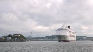 Uluslararası yolcu gemisi Büyükelçi Cork, Cobh, İrlanda 'da, 18 Temmuz 2022. Yüksek kaliteli görüntüler