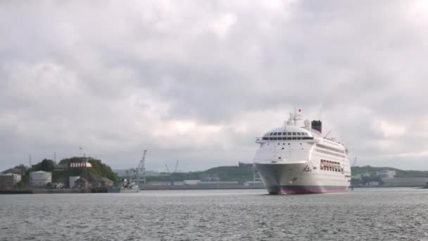 2022年7月18日 アイルランドのコーク港における国際クルーズ客船大使 高画質映像 — ストック動画