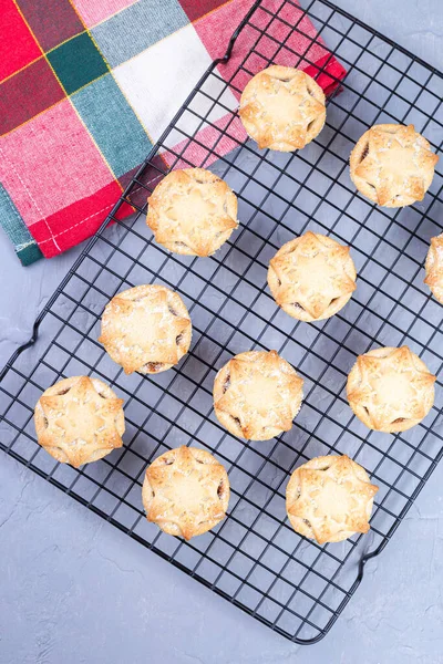 Pasteles Carne Navidad Británicos Tradicionales Tartas Con Relleno Frutas Estante —  Fotos de Stock