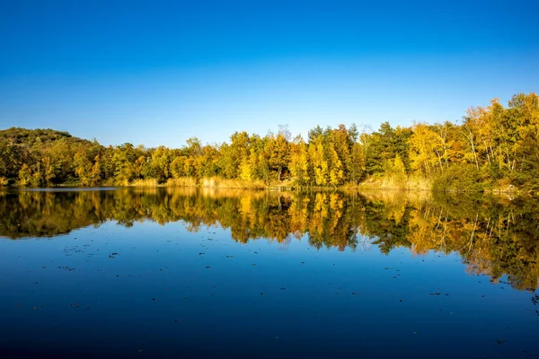 Belo Lago Chamado Oberwaldsee Alemanha Dia Ensolarado Outono Com Uma — Fotografia de Stock