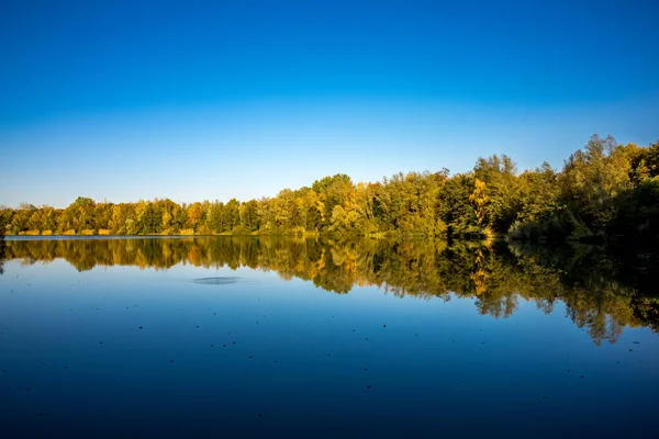 Belo Lago Chamado Oberwaldsee Alemanha Dia Ensolarado Outono Com Uma — Fotografia de Stock
