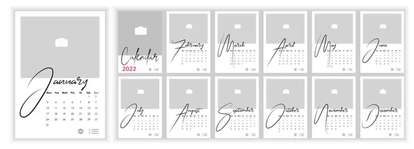 Wall Monthly Fotoğraf Takvimi 2022. İngilizce 2022 yılı için aylık dikey fotoğraf takvimi düzeni. Takvim, 12 aylık şablon. Hafta pazartesiden itibaren başlıyor. Vektör illüstrasyonu