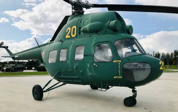 Moskova manzarası. Tarihi binalar ve uluslararası iş merkezi. 