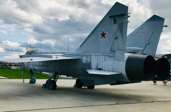 Moskova manzarası. Tarihi binalar ve uluslararası iş merkezi. 