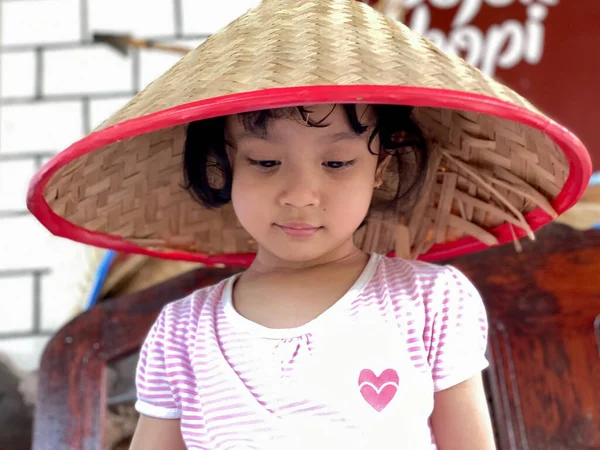 Cute Little Girl Traditional Hat Woven Bamboo — Stock Photo, Image