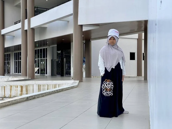 Portrait Teenage Asian Girl Wearing Hijab Hat — Zdjęcie stockowe