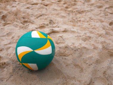 Yüksek açılı plaj voleybolu Kopya Alanı ile Kum Üzerinde