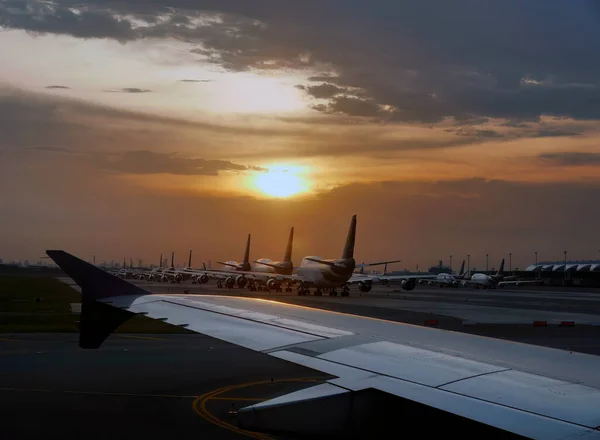 Airport Many Airplanes Beautiful Sunset Aircraft Fleet Parked Taxiway Bangkok — стоковое фото