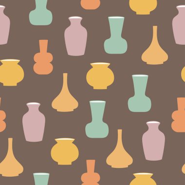 Elle çizilmiş vazoların kusursuz deseni. Kahverengi arka planda pastel renklerde kil çömlek 
