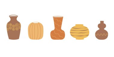 Kil çömlek seti, seramik kaplar, süs eşliğinde pastel renkli vazolar. Vazoların dekoratif elementler koleksiyonu