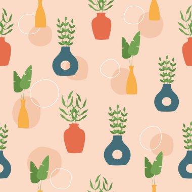 Dallarla çizilmiş el vazolarının kusursuz deseni. Pembe arkaplanda renkli kil çömlek ve soyut şekiller