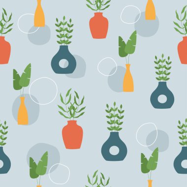 Dallarla çizilmiş el vazolarının kusursuz deseni. Mavi arkaplanda renkli kil çömlek ve soyut şekiller.