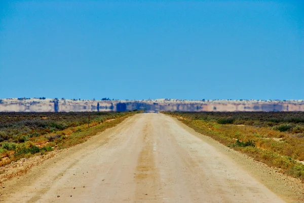 Camino Recto Tierra Outback Australiano Con Espejismo Causado Por Brillo —  Fotos de Stock