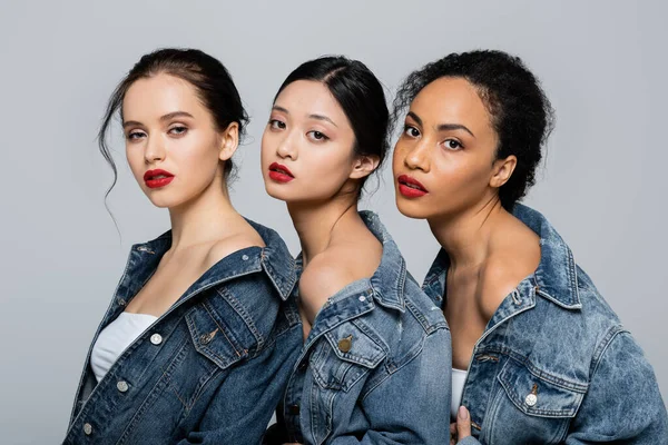 Interracial Young Women Red Lips Looking Camera Isolated Grey — Stock Photo, Image