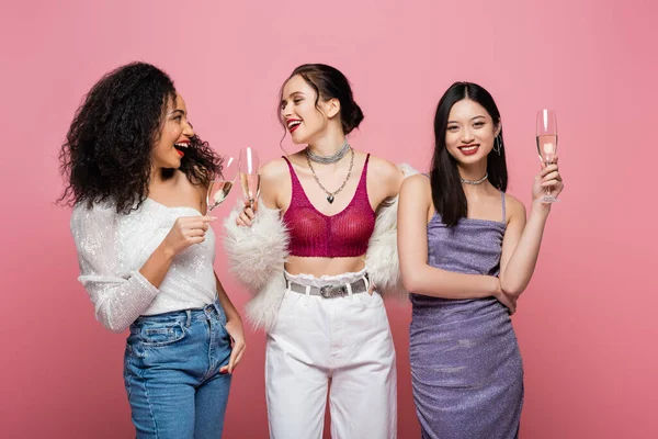 Happy Stylish Woman Holding Glass Champagne Interracial Friends Isolated Pink — Stock Photo, Image