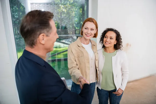 Blurred Realtor Shaking Hands Happy Redhead Woman African American Girlfriend — Stock Photo, Image