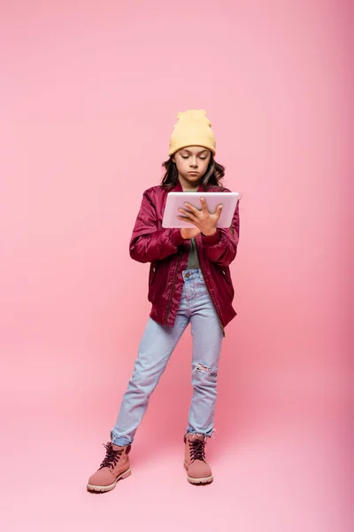 Full Length Stylish Preteen Girl Using Digital Tablet Pink — Stock Photo, Image