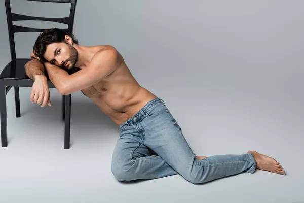 Bearded Shirtless Man Leaning Wooden Chair Grey — Stock Photo, Image