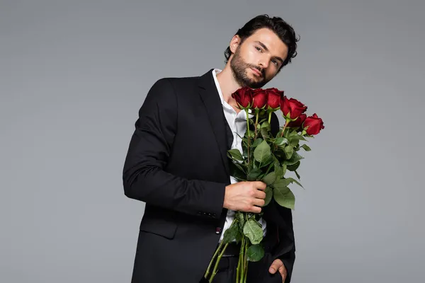 Bearded Man Suit Holding Bouquet Red Roses While Looking Camera — Stock Photo, Image