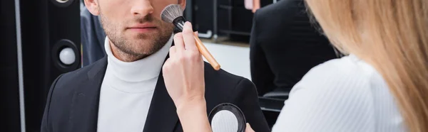 Partial View Visage Artist Applying Face Powder While Doing Makeup — Fotografia de Stock