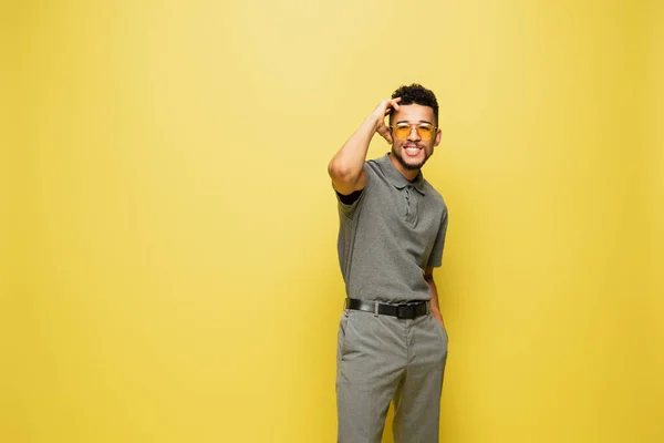 Happy African American Man Sunglasses Grey Tennis Shirt Isolated Yellow — Stock Photo, Image
