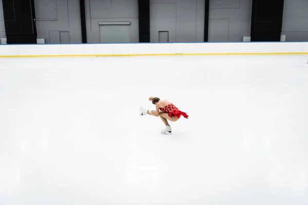 Full Length Woman Dress Performing Sit Spin Professional Ice Arena — Stock Photo, Image
