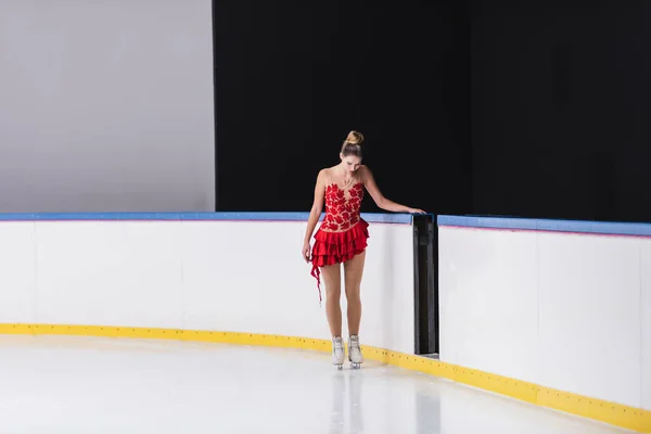 Full Length Worried Figure Skater Red Dress Ice Rink — Stock Photo, Image