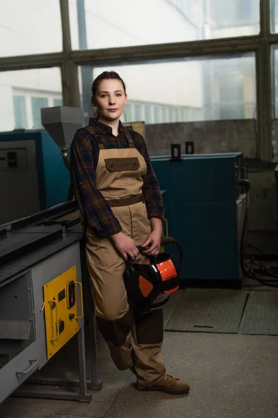 Young Welder Holding Mask Welding Machine Factory — Foto Stock