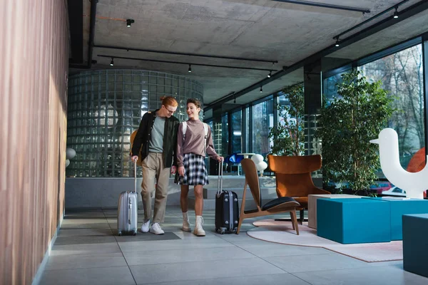 Smiling Couple Suitcases Talking Hotel Lobby — Stockfoto