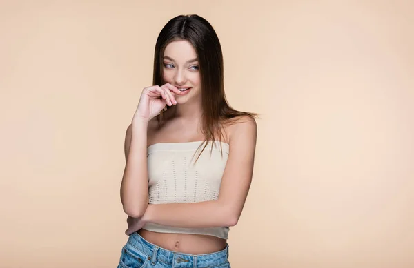 Pretty Young Woman Crop Top Bare Shoulders Smiling Isolated Beige — Stock Photo, Image