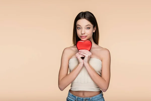 Brunette Young Woman Crop Top Holding Red Heart Shaped Metallic — Stock Photo, Image