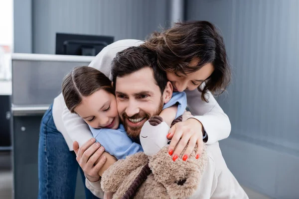 Happy Woman Kid Hugging Bearded Man Airport — Stockfoto