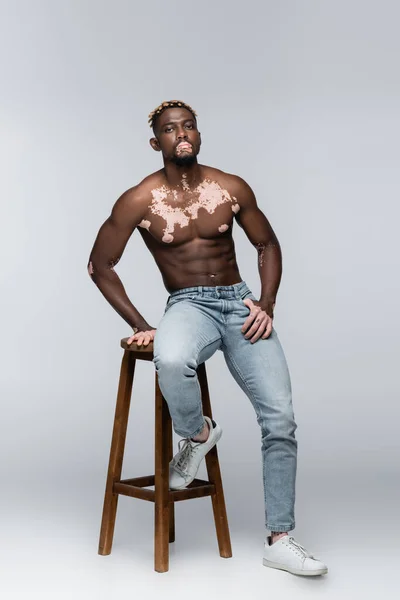Shirtless African American Man Vitiligo Stylish Hairstyle Posing High Stool — Stock Photo, Image