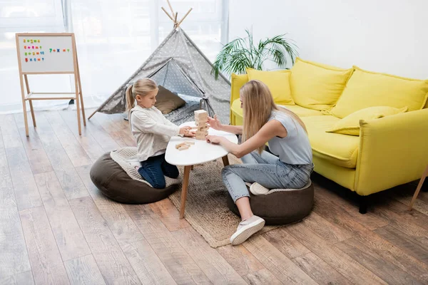 Kid Mother Playing Wood Blocks Game Coffee Table Home — Foto de Stock