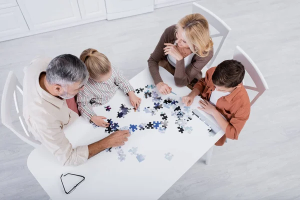 Overhead View Children Grandparents Playing Jigsaw Puzzle Game Kitchen Table — Stock Photo, Image