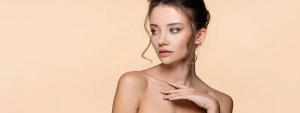 Young Brunette Woman Touching Chest Isolated Beige Banner — Stock Photo, Image