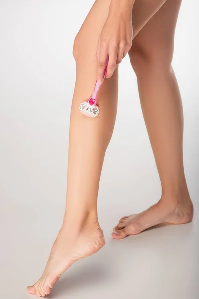 Cropped View Barefoot Woman Smooth Skin Shaving Leg White Background — Stock Photo, Image