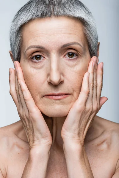 Mujer Mediana Edad Tocando Mejillas Aisladas Gris — Foto de Stock