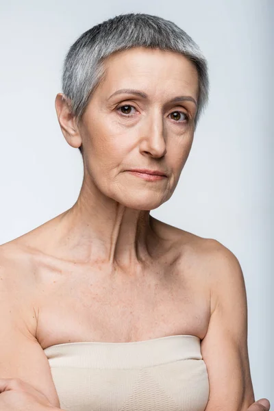 Mature Woman Grey Hair Wrinkles Isolated Gray — Stock Photo, Image