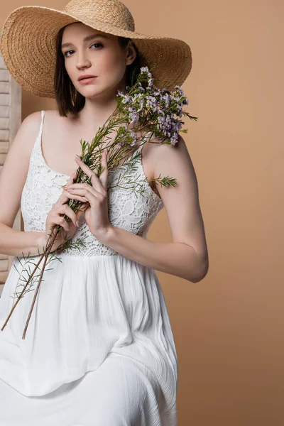 Pregnant Woman Sun Hat Dress Holding Plant Beige — Stock Photo, Image