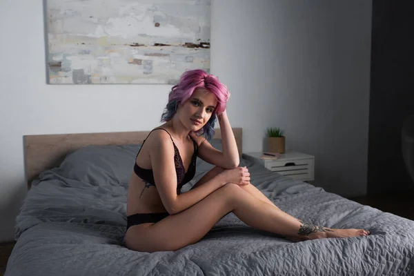 Tattooed Sexy Woman Pink Hair Dark Lace Underwear Sitting Bed — Stock Photo, Image