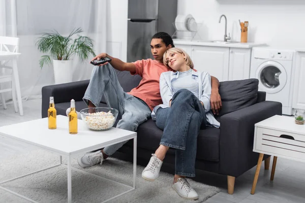 Blonde Woman Leaning African American Boyfriend Holding Remote Controller Living — ストック写真