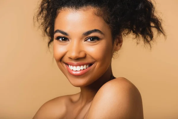 Portrait Cheerful African American Woman Bare Shoulders Perfect Skin Isolated — Stock Photo, Image