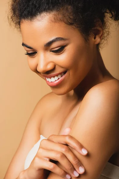 Portrait Cheerful African American Woman Bare Shoulders Perfect Skin Looking — Stock Photo, Image