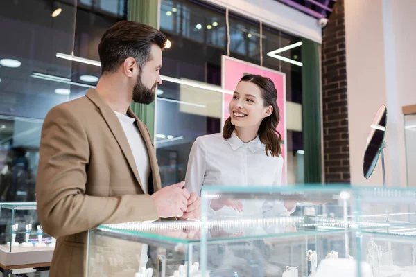 Happy Seller Looking Smiling Client Showcase Jewelry Shop — Stock fotografie