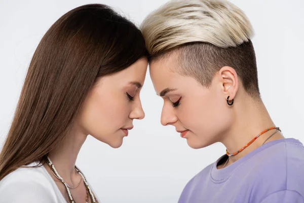 Side View Brunette Blonde Lesbian Couple Standing Face Face Closed — Zdjęcie stockowe