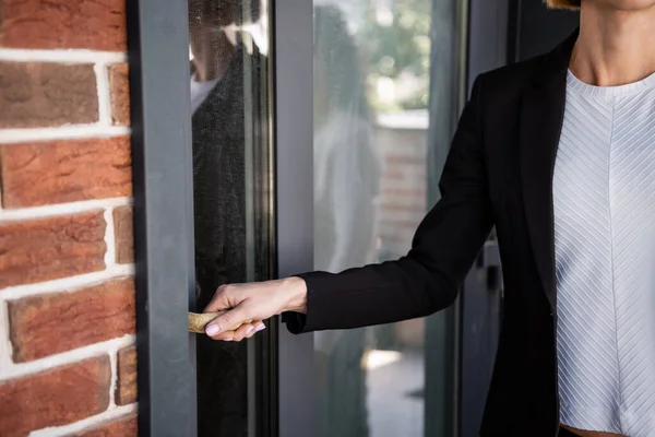 Cropped view of realtor opening entrance door in new house — Stock Photo