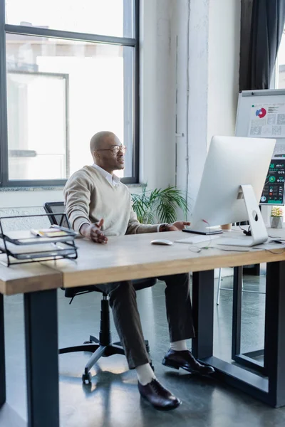 Young african american businessman in glasses working in office — Stock Photo